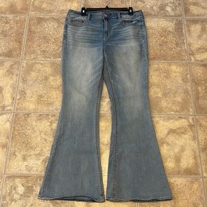 American Eagle light wash hi-rise artist wide flare leg jeans size 14 women